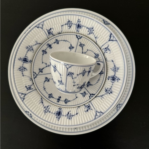 Royal Copenhagen Blue Fluted sets - Picture 1 of 9